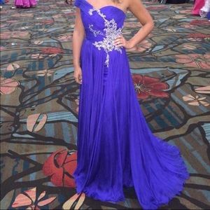 Mac Duggal couture size 6 - royal blue